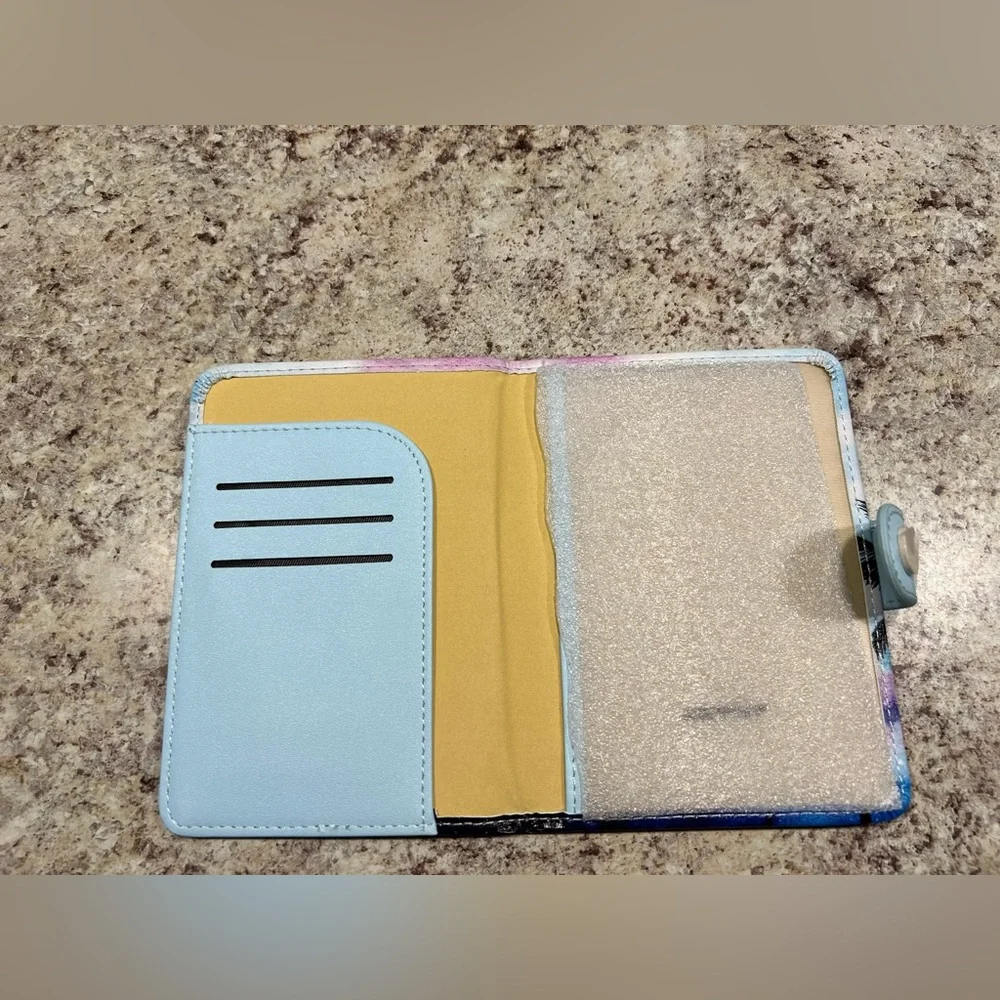 Brand New - ZOPPEN Palms Passport Holder